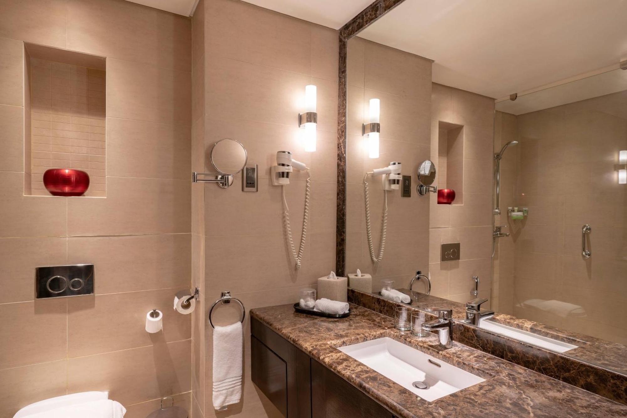 Отель Courtyard By Marriott Jazan Экстерьер фото
