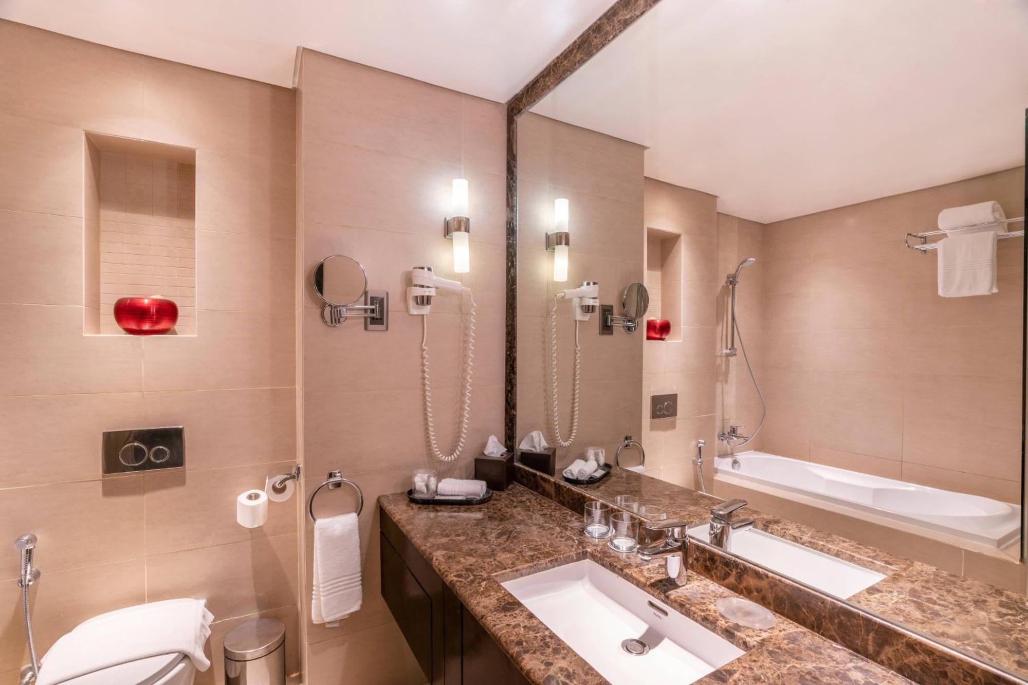 Отель Courtyard By Marriott Jazan Экстерьер фото
