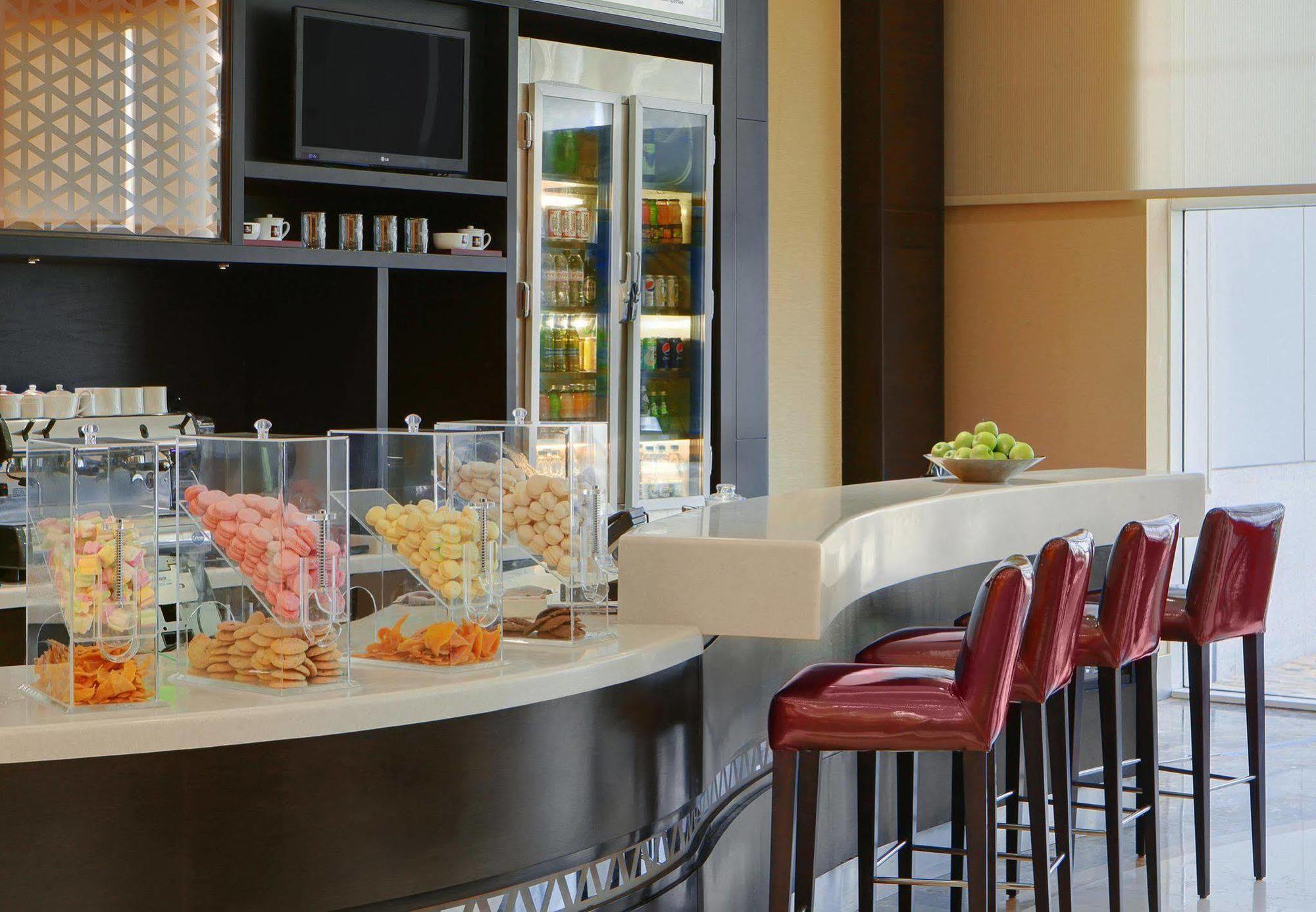 Отель Courtyard By Marriott Jazan Экстерьер фото
